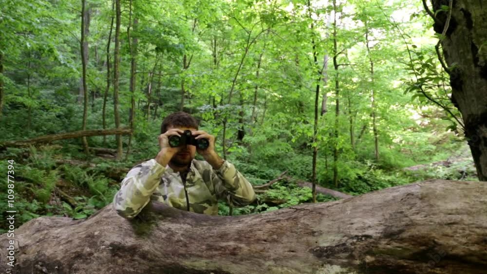 man with binoculars in the woods. to seek, to hunt down. sit in ambush. look for a solution. watch from the sidelines. guerrillas in an ambush. looking through binoculars. Find a solution. man with binoculars in the woods. to seek, to hunt down. sit in ambush. look for a solution. watch from the sidelines. guerrillas in an ambush. looking through binoculars. Find a solution.
