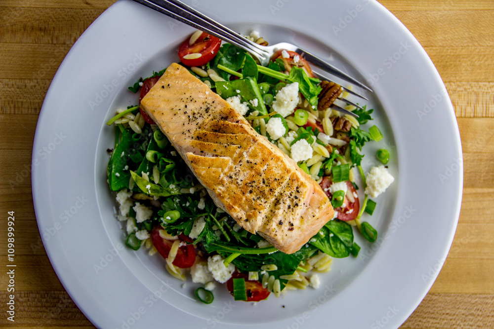 Salmon with orzo, baby spinach and vinaigrette