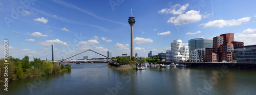 Gehry-Bauten im Medienhafen photo