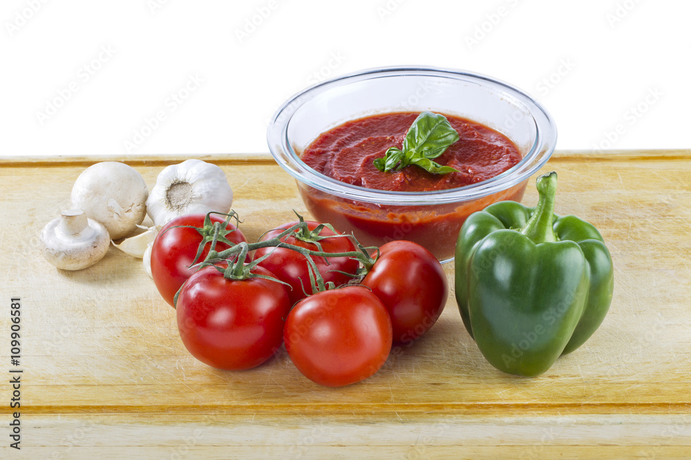 tomato sauce with ingredients for pizza