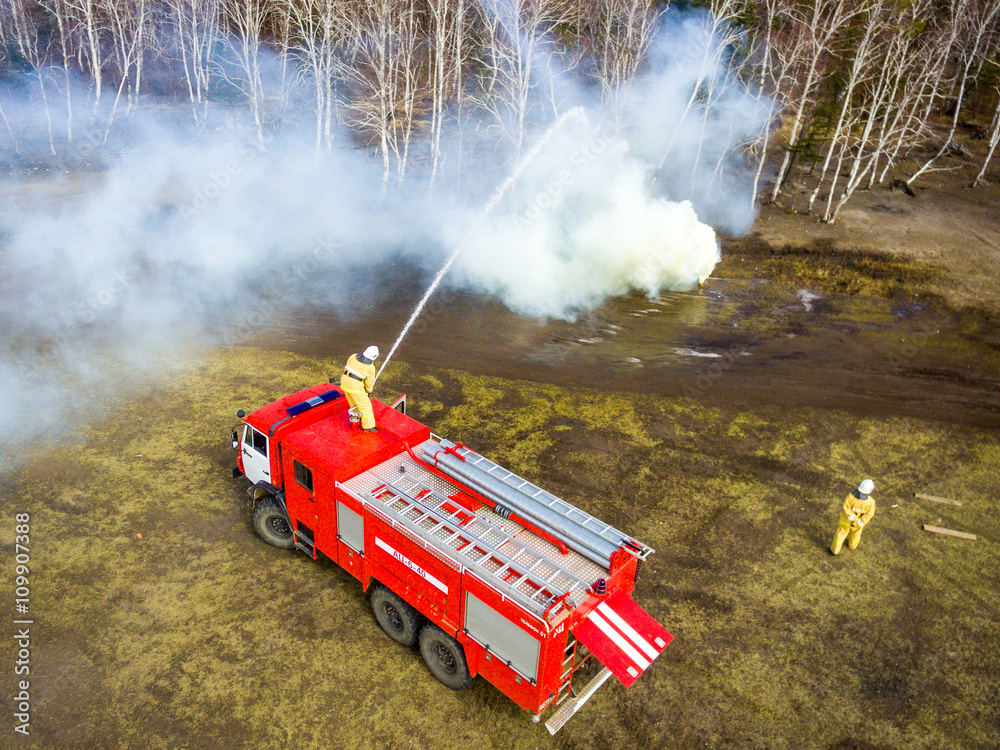 Obraz premium Fighting the forest fire