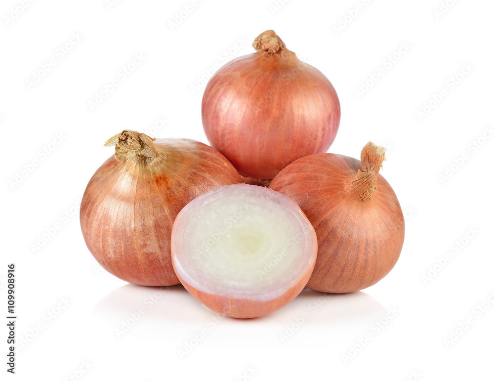 Fototapeta premium Fresh onion bulbs isolated on white background