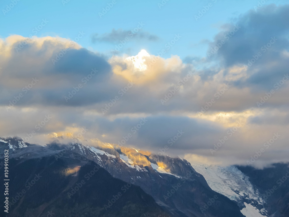 Naklejka premium Meili Snow Mountain, highest peak in Yunnan. Taken in Deqin of Yunnan, China