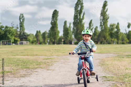 Fototapeta Naklejka Na Ścianę i Meble -  The child riding a bicycle
