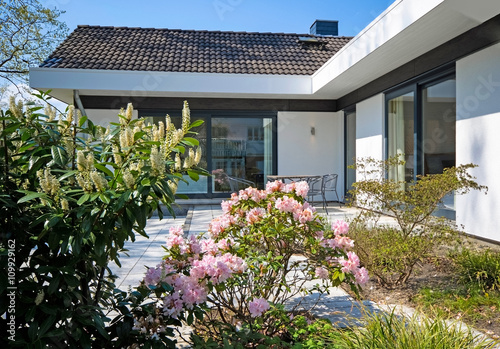 Bungalow, Einfamilienhaus mit Terrasse