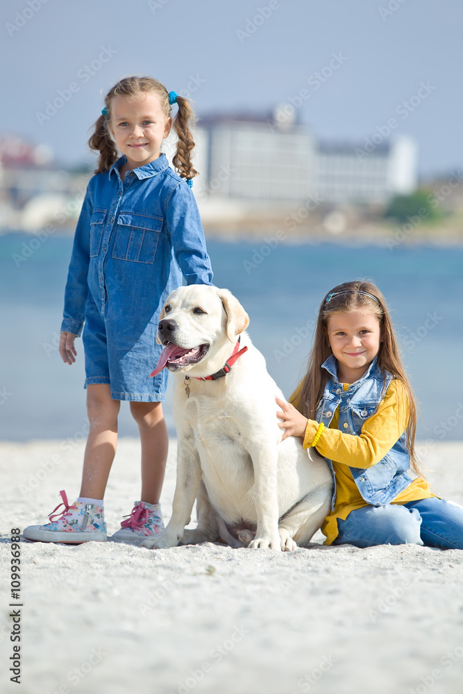kids with labrador on the beach 