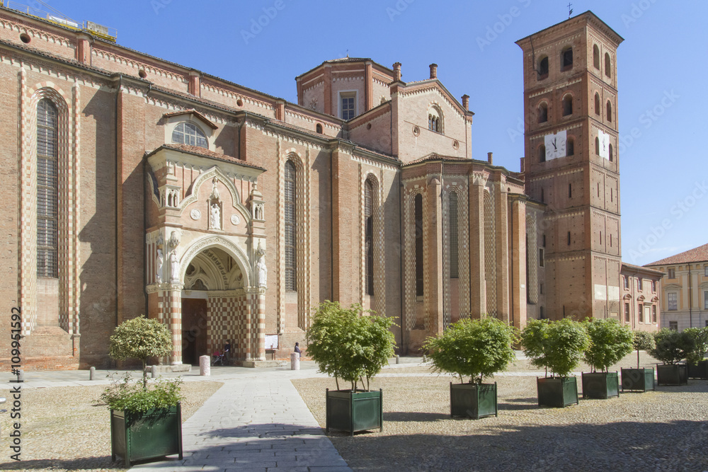 Asti Cattedrale Santa Maria Assunta San Gottardo chiesa piemonte italia italy