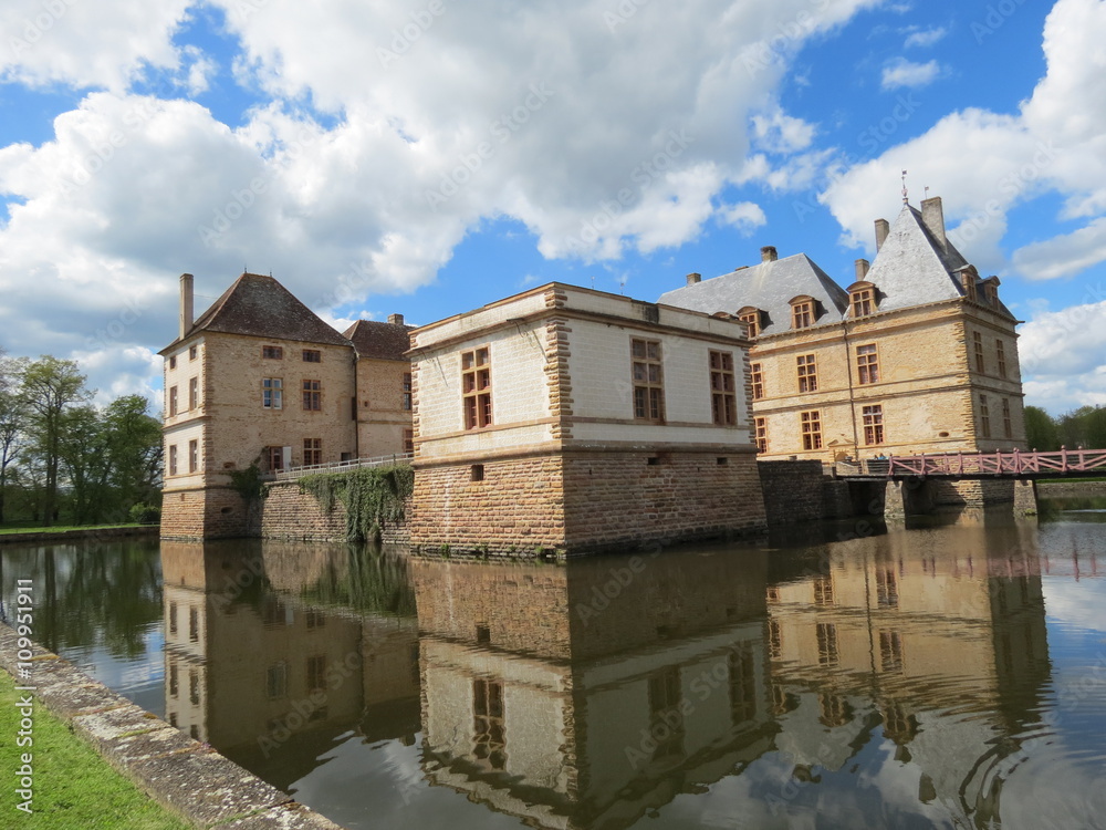 Bourgogne - Saône-et-Loire - Château de Cormatin et ses douves