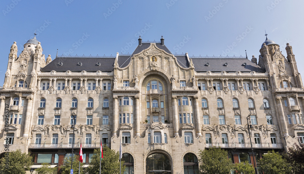 Obraz premium Gresham Palace in Budapest, Hungary.