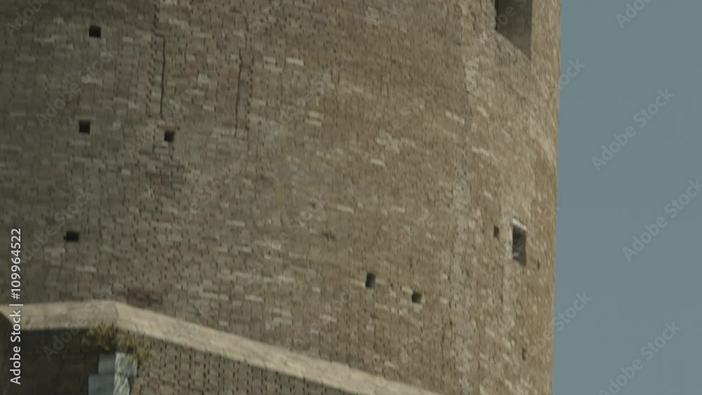 Torre del castello nel Borghetto di Ostia Antica a Roma in Italia