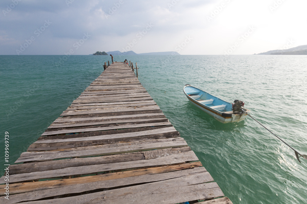 Obraz premium Jetty and small boat at Koh Rong island, Cambodia, South East Asia