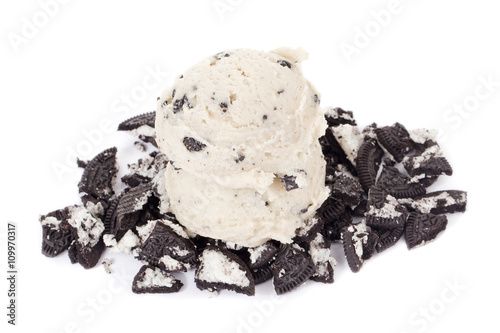 cookies 'n cream ice cream with broken cookies