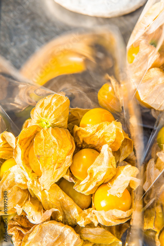 Fotografía Cap Gooseberry fruit in plastic bag