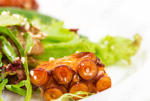 Salad with grilled octopus and dried tomatoes.