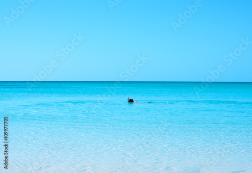 Snorkeling in paradise in Eleuthera (Bahamas)