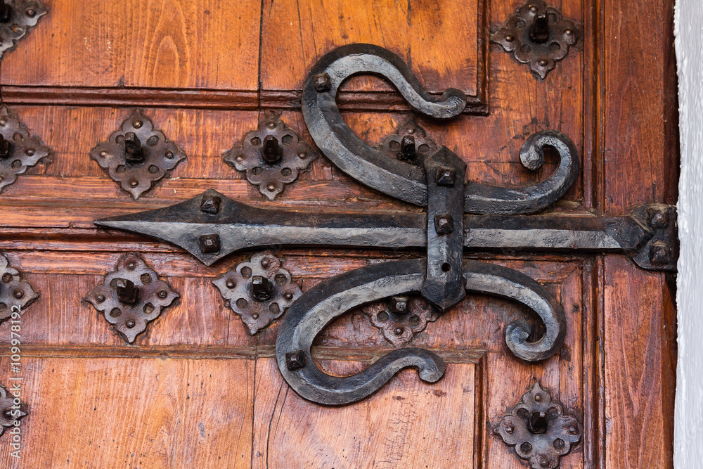 Old doorknob or knocker that serve as decoration on the doors of houses. Old doorknob or knocker that serve as decoration on the doors of houses.
