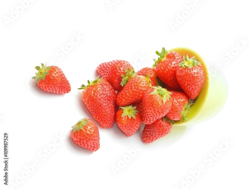 Fototapeta Naklejka Na Ścianę i Meble -  Strawberries on white background