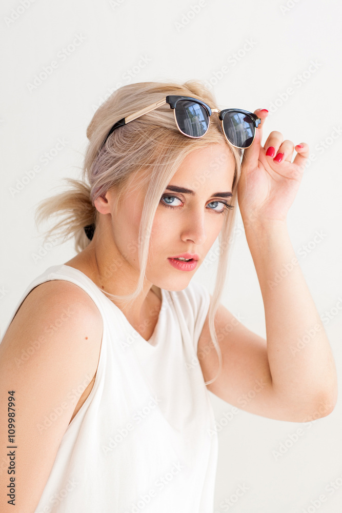 Fashion model in sunglasses. Beautiful young woman with sunglasses on head.  Concept for advertisement, flyer, banner. Beautiful sexy girl in glasses  looking at the camera foto de Stock | Adobe Stock