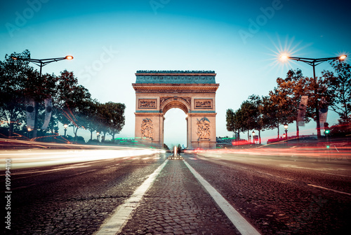 Arc de Triomph, Triumphbogen in Paris photo
