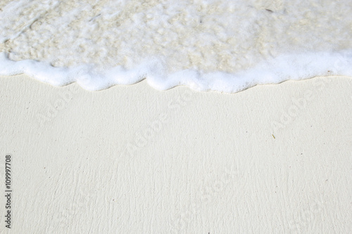 Fototapeta Naklejka Na Ścianę i Meble -  Close-up of white coastline beach with waves
