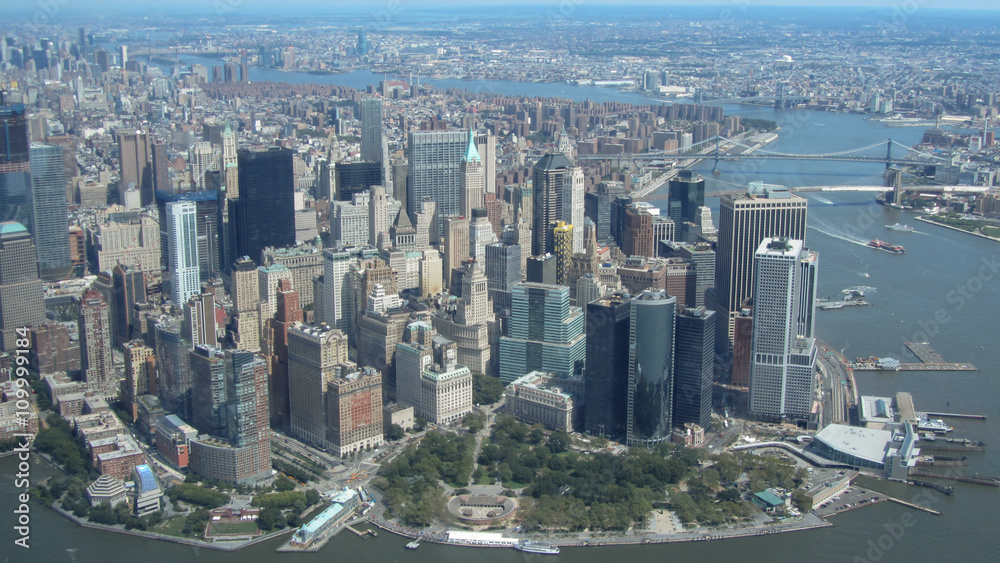 Fototapeta premium Skyline of New York from Hudsonriver on a sunny day