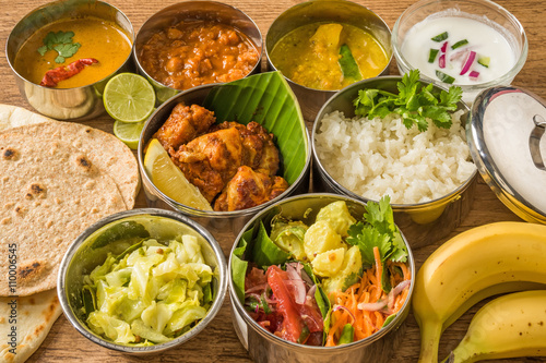 インドの典型的な定食　ミールズ　 Lunch of meals south India