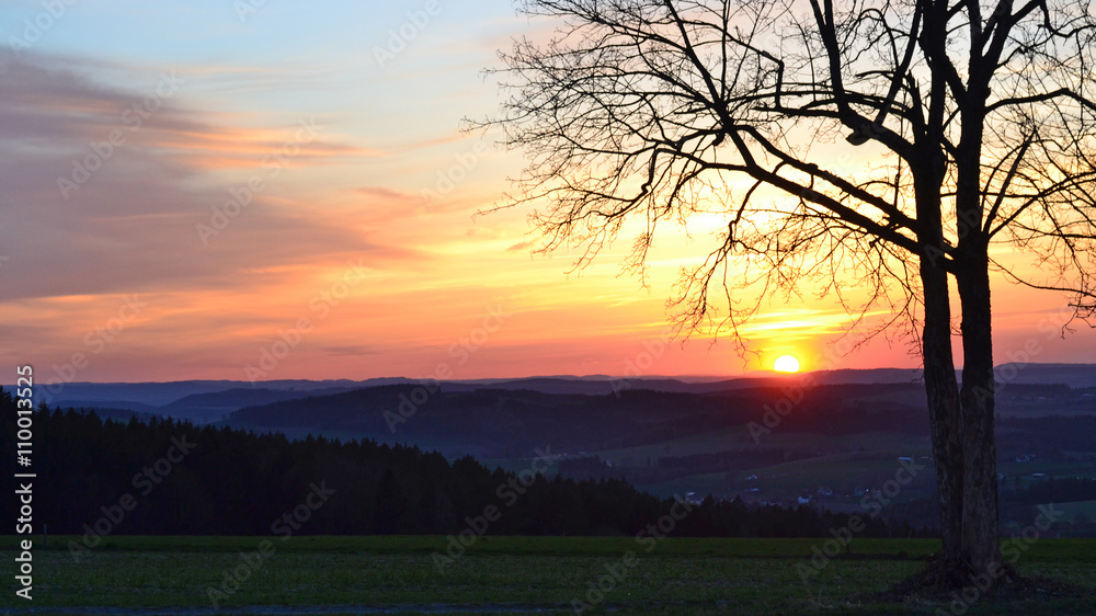Fototapeta premium Sonnenuntergang bei Bischofsgrün-Wülfersreuth