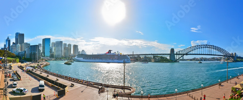 Sydney Harbor with Harbor Bridge in a sunny day © Javen