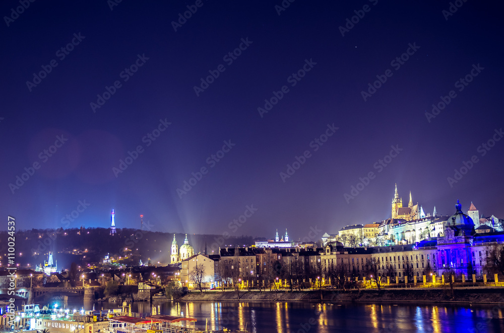 Prag in der Nacht 
