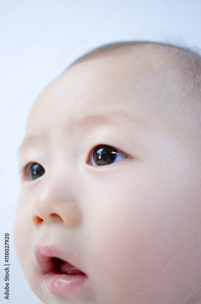 日本人の赤ちゃんの横顔クローズアップ Stock Photo Adobe Stock
