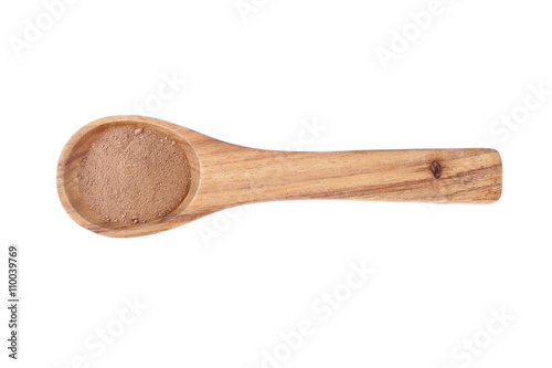 wooden spoon with chocolate powder