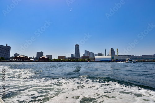 船上から見た横浜の風景