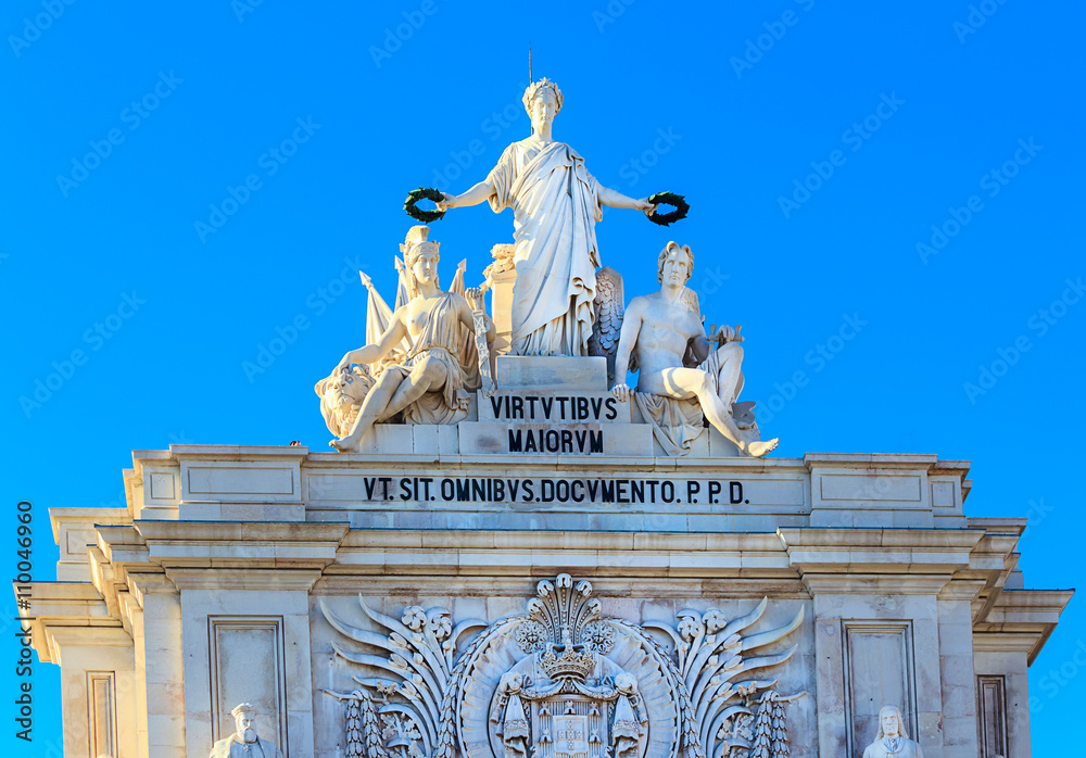 Obraz premium The Arco Triunfal of the Rua Augusta (Entrance to the Comercio square) in Lisbon, Portugal