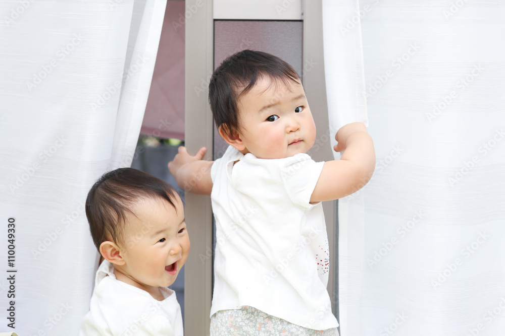 かわいい双子の赤ちゃん 日本人 アジア人 Stock Photo Adobe Stock