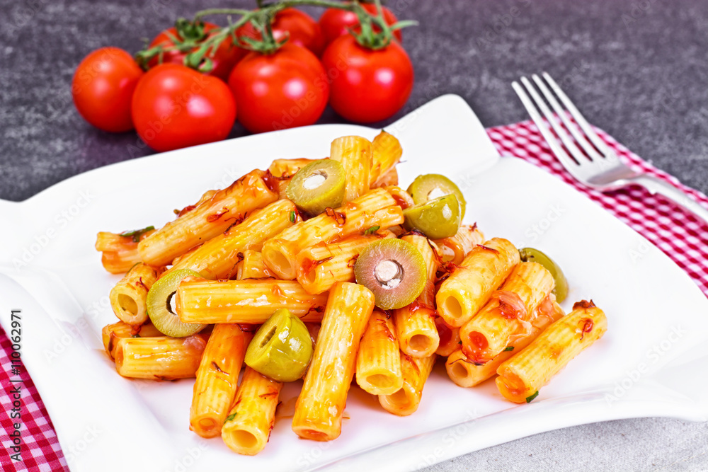 Tortellini, Pasna Penne with Ketchup and Green Olives Tortellini, Pasna Penne with Ketchup and Green Olives