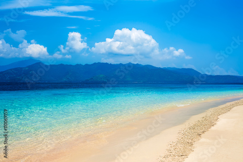 Beautiful tropical beach and sea © GVS