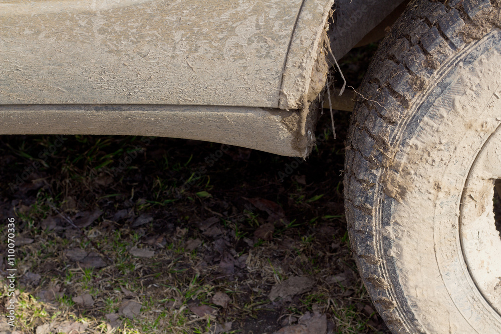 a fragment of a sports utility vehicle. dirty thresholds wheel. a fragment of a sports utility vehicle. dirty thresholds wheel.