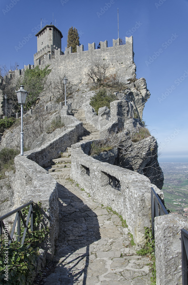 Fairy tale castle in Italy - obrazy, fototapety, plakaty 