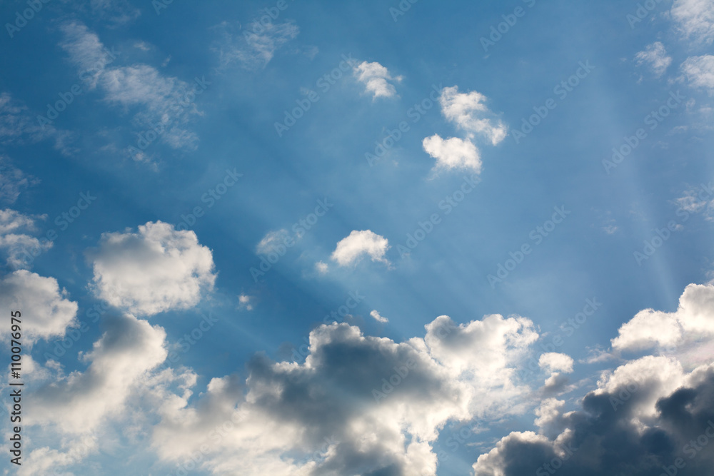 Fototapeta premium Beautiful nature background blue sky sun rays shine clouds