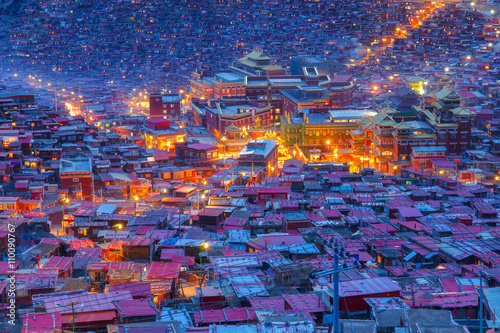Top view night scene at Larung gar (Buddhist Academy) in Sichuan, China © Southtownboy Studio