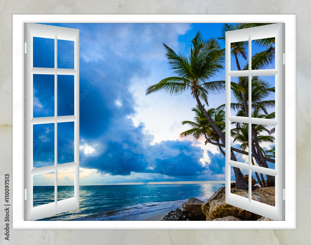 Fototapeta Okno z widokiem na morze, palmy, niebo z chmurami i wschód słońca