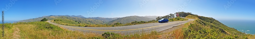 California, Usa: vista panoramica della strada verso Muir Woods il 10 giugno 2010. La foresta di Muir Woods fa parte della Golden Gate National Recreation Area