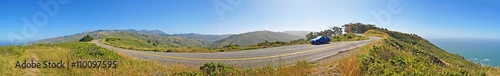 California, Usa: vista panoramica della strada verso Muir Woods il 10 giugno 2010. La foresta di Muir Woods fa parte della Golden Gate National Recreation Area