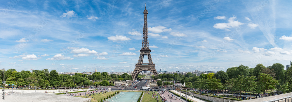 Panorama of Eiffel Tower in sunny day, Paris, France - obrazy, fototapety, plakaty 