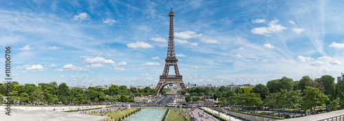 Panorama of Eiffel Tower in sunny day, Paris, France © santi-jk