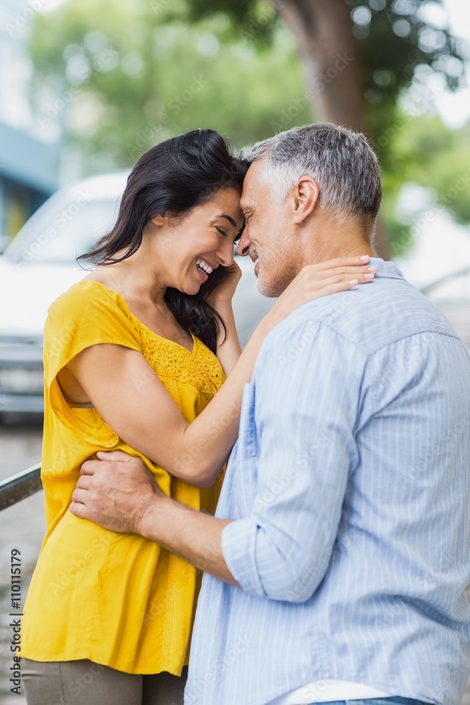 Fototapeta premium Side view of romantic couple