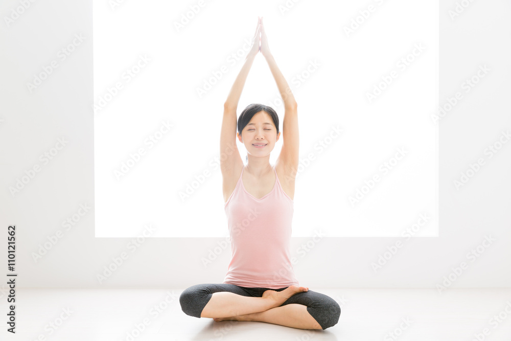 Fototapeta premium attractive asian woman exercise image