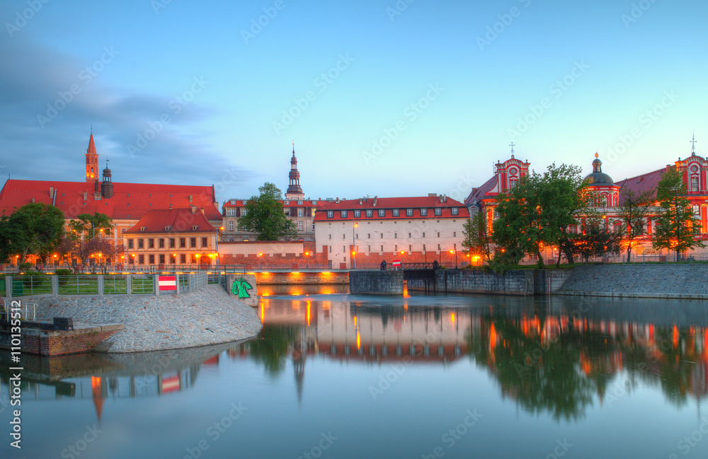Obraz premium Wrocław wieczorny krajobraz miasta