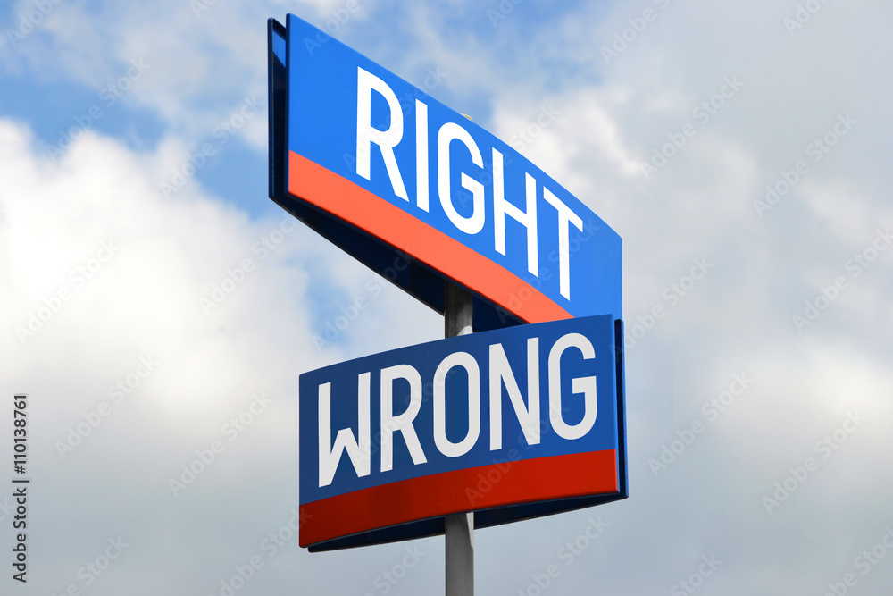 Obraz premium Right and wrong street sign