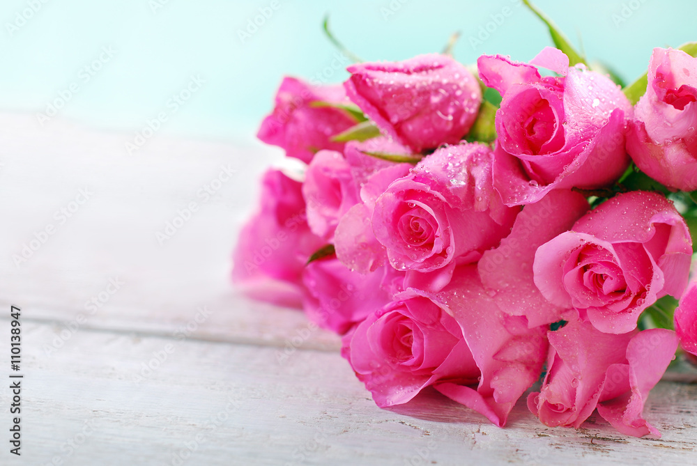 Naklejka premium bunch of pink roses and space for text